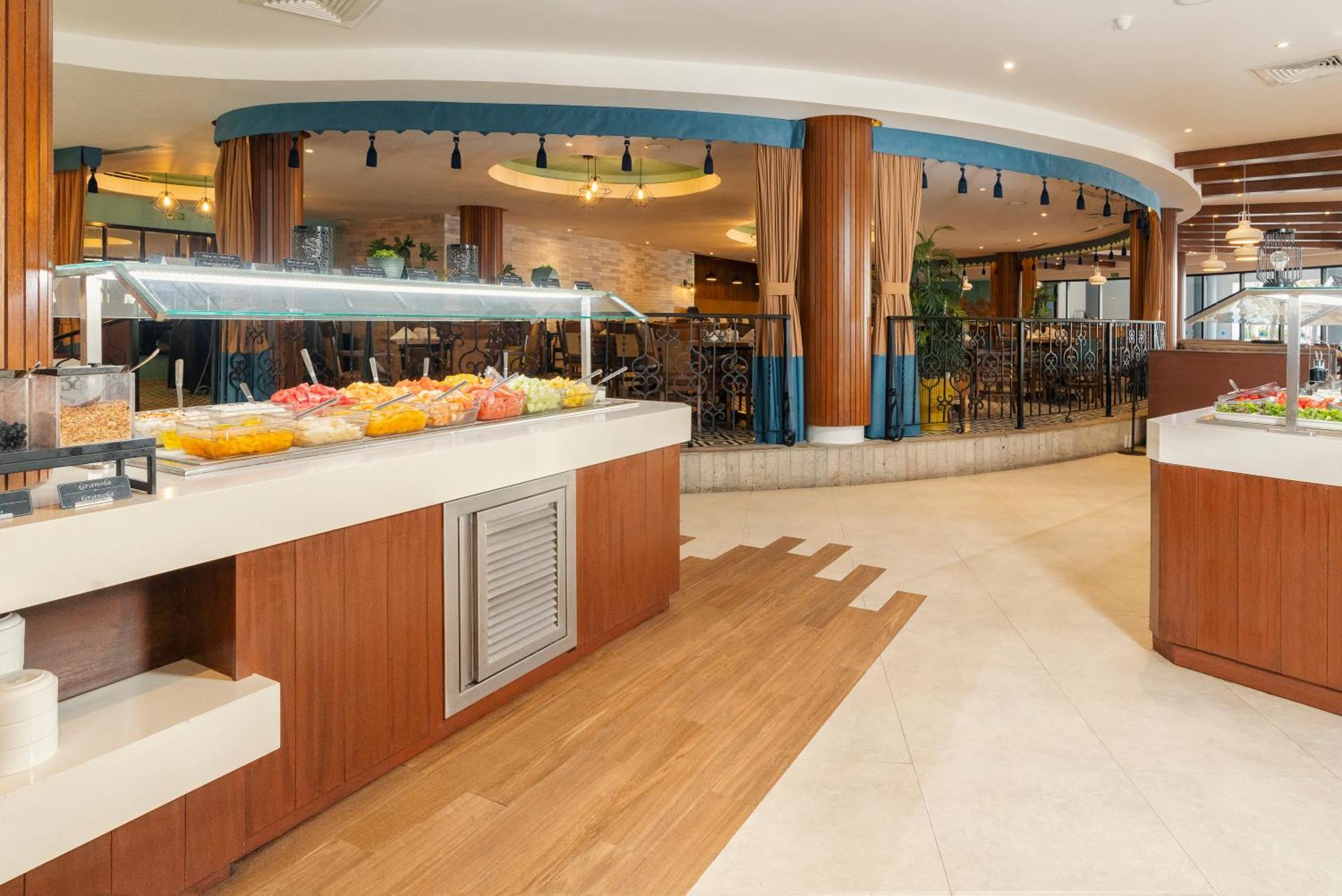 The Royal Sands Resort & Spa Канкун Екстериор снимка